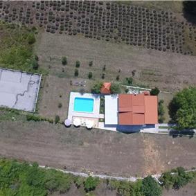 3 Bedroom Villa with Pool & Tennis Court near Sinj, sleeps 8